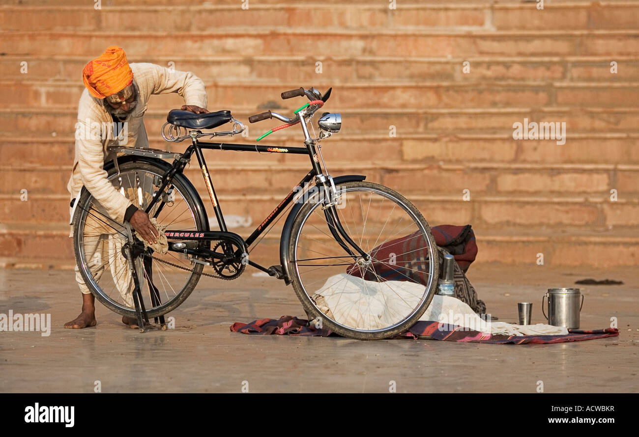 Indian cycle repair hires stock photography and images Alamy