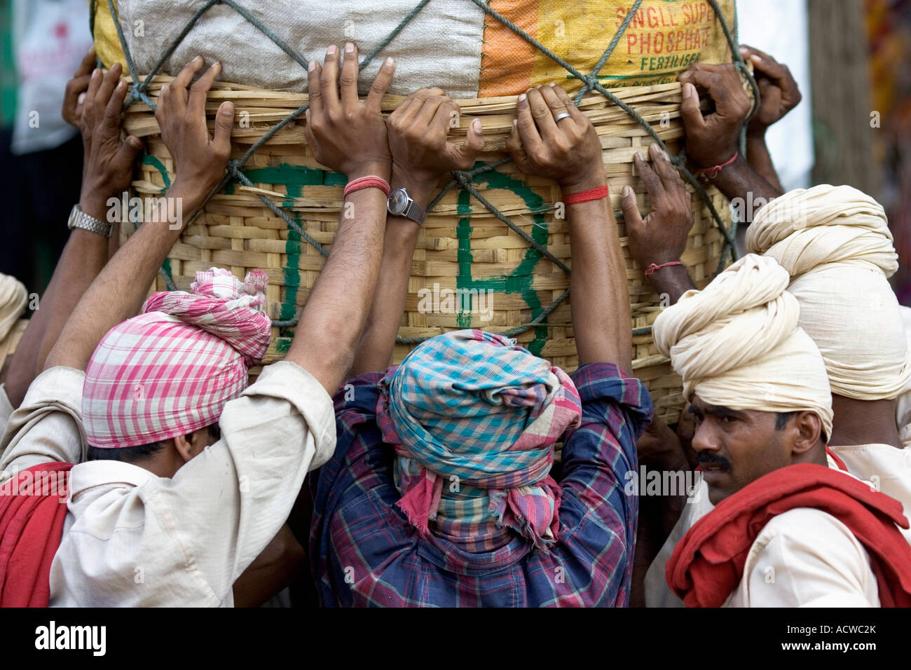 Koolies pushing up a heavy load Calcutta Kolkata India Stock Photo