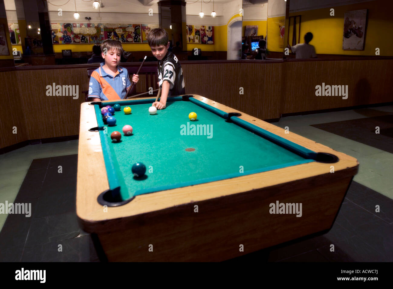 File:Boy wearing body-length swimsuit in the changing room at Pearl River Swimming  Pool.jpg - Wikimedia Commons, image size:1300x956