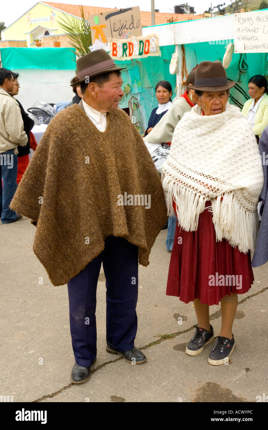 Couple of agriculturists in their traditional poncho, “ruana”, Soracá