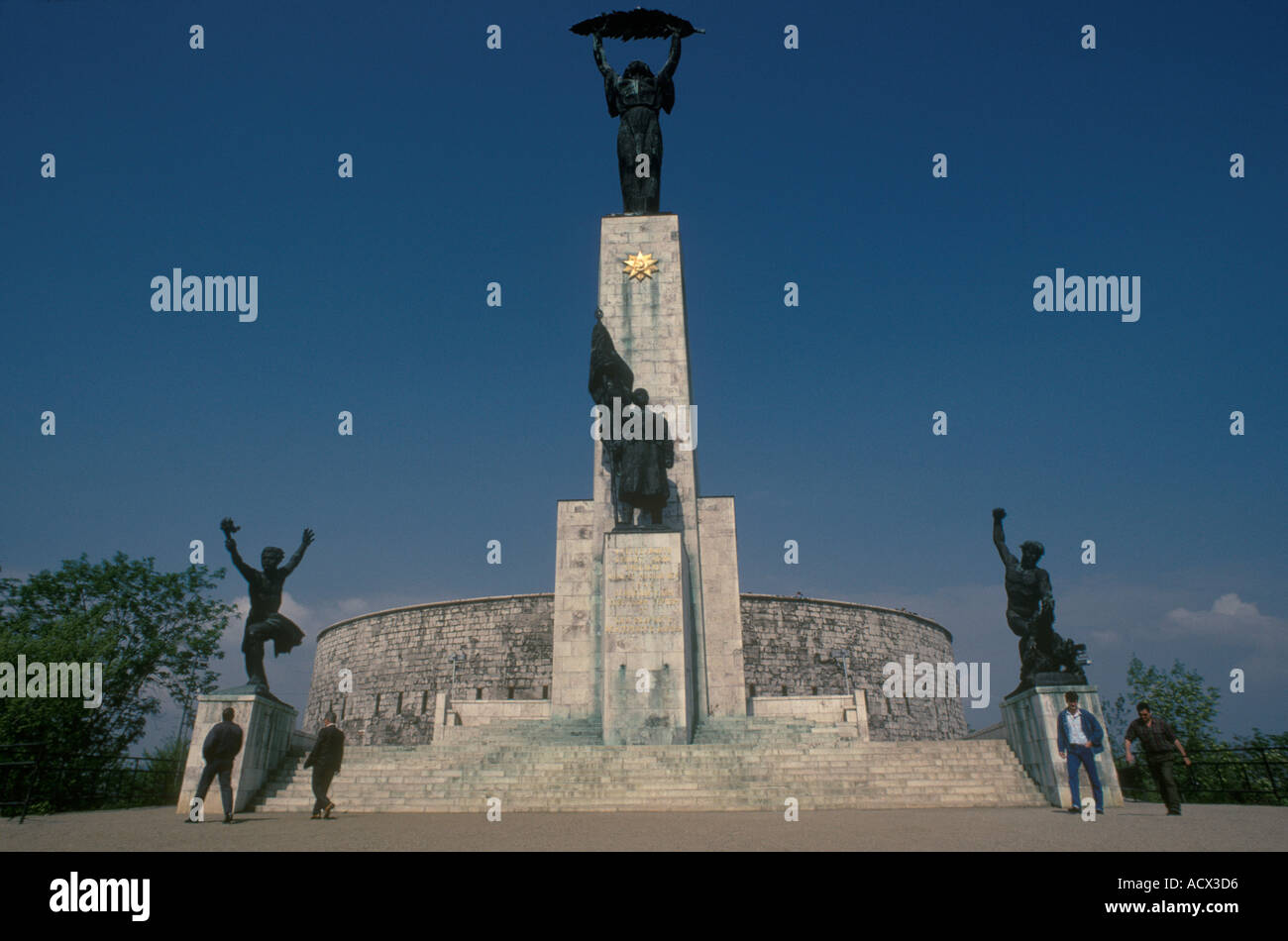 Statue of liberty blue sky archive hi-res stock photography and images ...