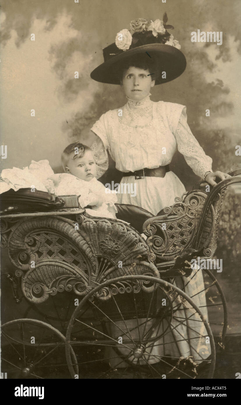 Mother and child photograph circa 1905 Stock Photo