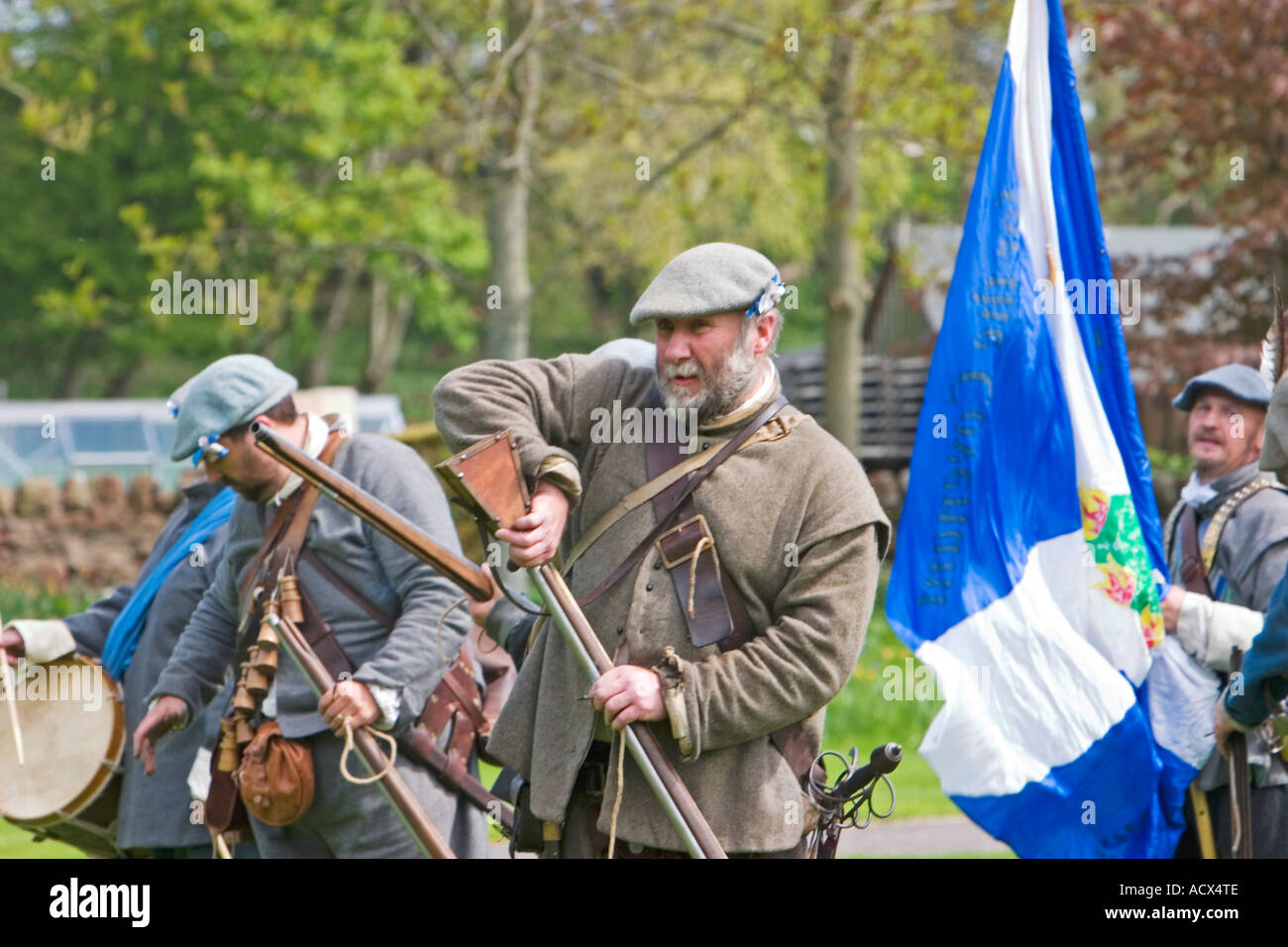 Covenanter soldier loads musket with gunpowder Stock Photo Alamy
