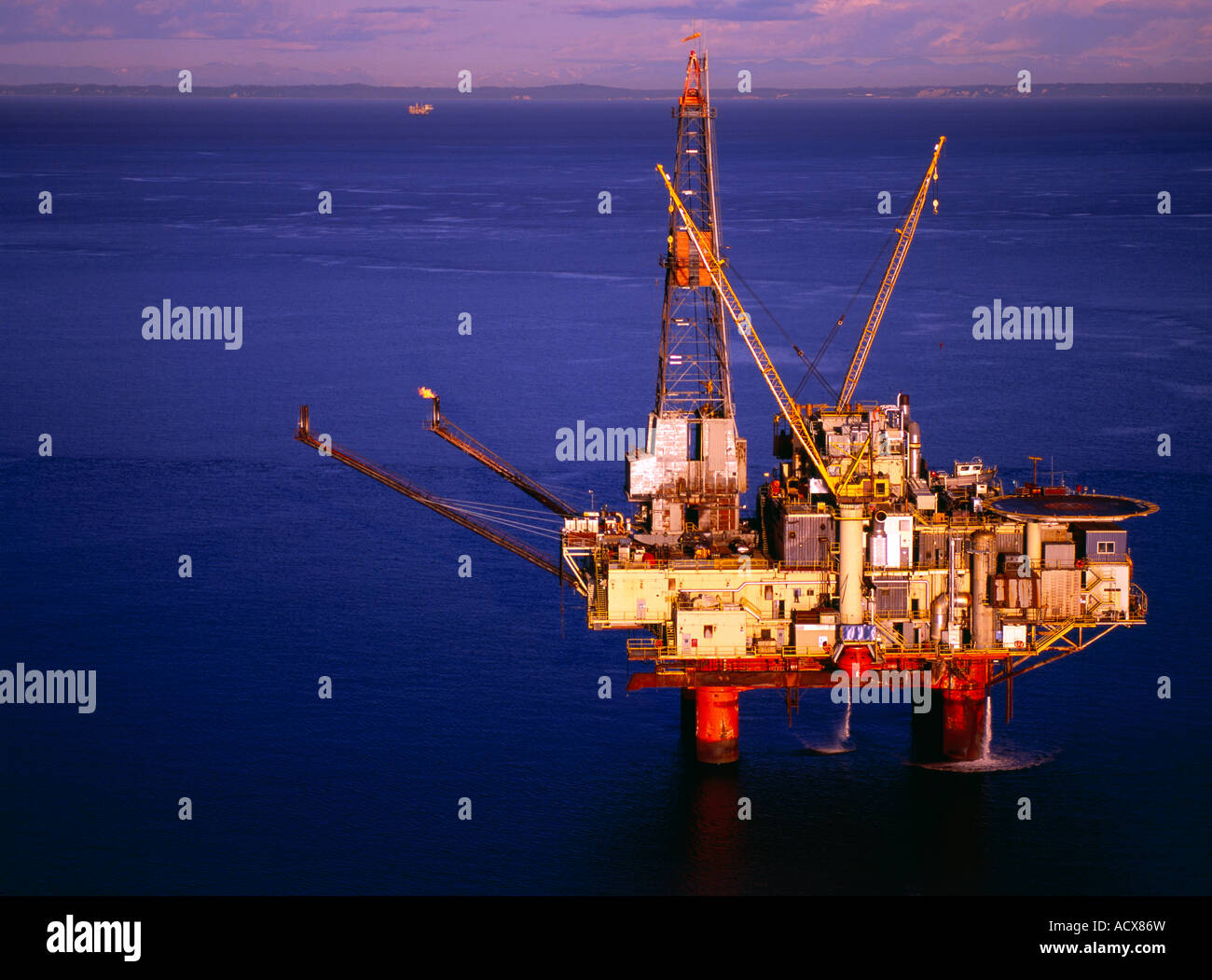 Alaska oil production photos hires stock photography and images Alamy