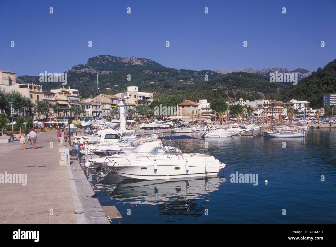Scene in Puerto Soller marina, North Mallorca, Balearic Islands, Spain. 15th July 2007. Stock Photo