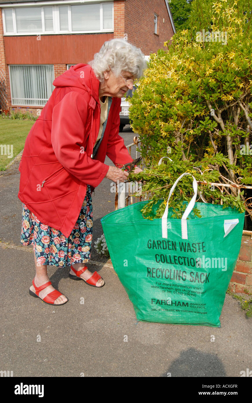 80 year old woman hi-res stock photography and images - Alamy