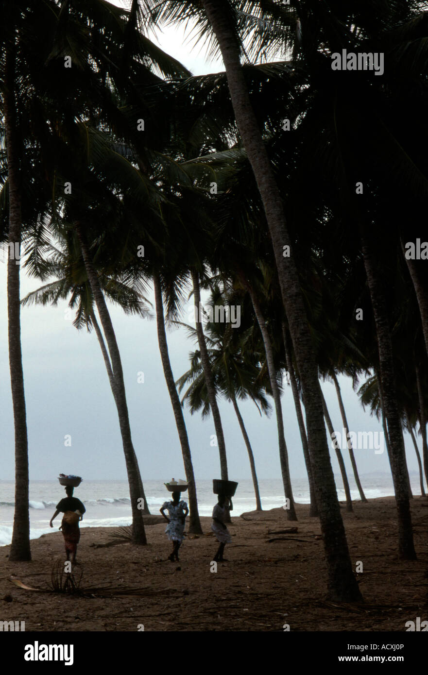 Women carrying bundles on their heads in Cape Coast, Ghana Stock Photo