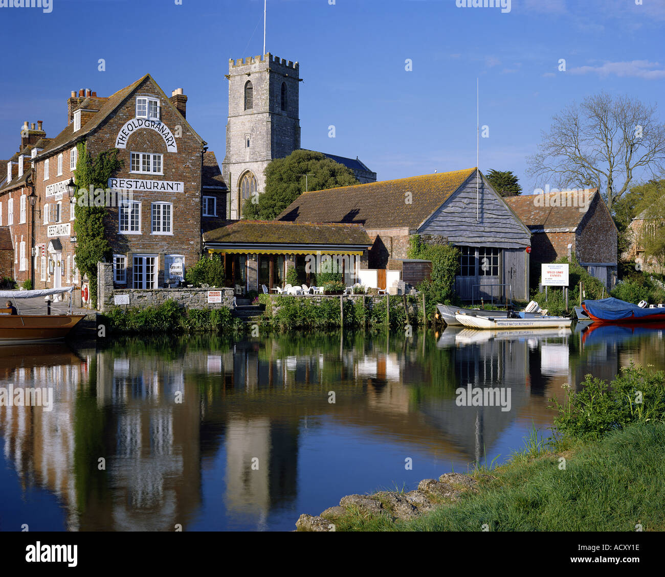 GB - DORSET: The Old Granary at Wareham and River Frome Stock Photo