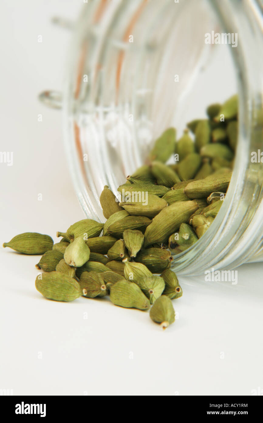 Green cardamom pods hires stock photography and images Alamy