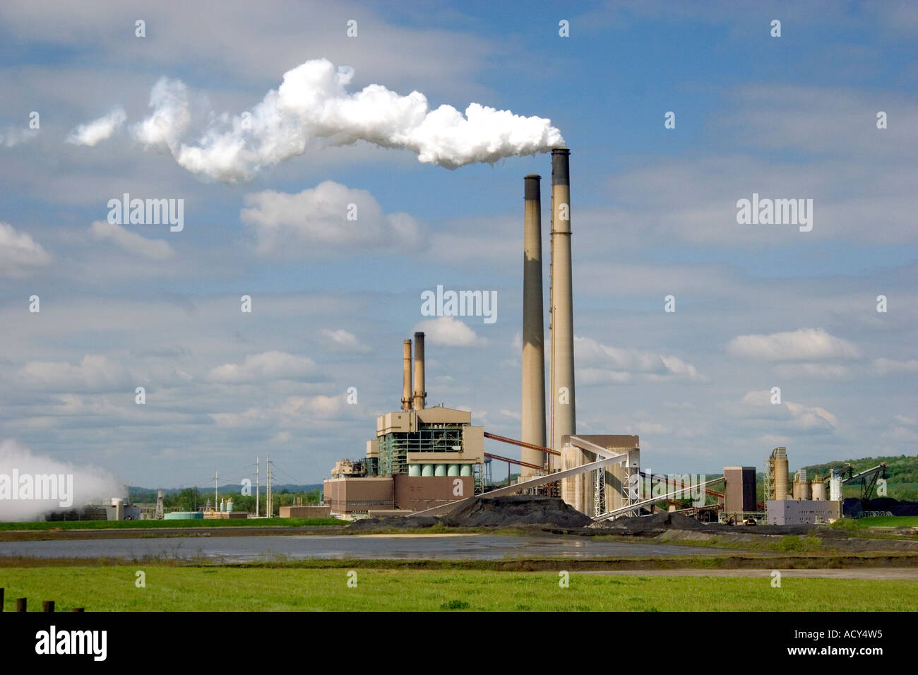 The Conesville coal fired power plant with belching smoke near ...