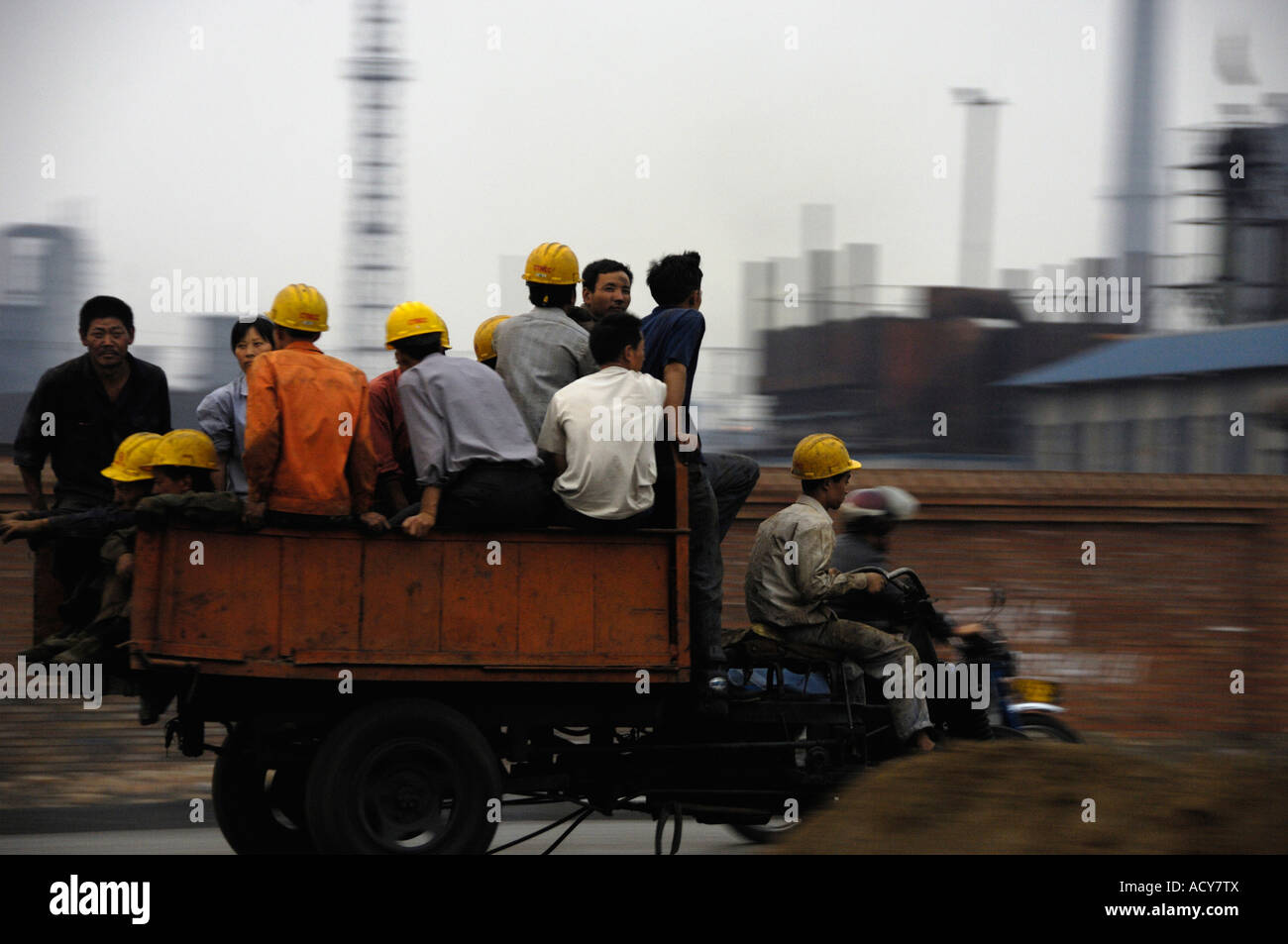 Chinese migrant workers in Shanxi China 05 Jun 2007 Stock Photo