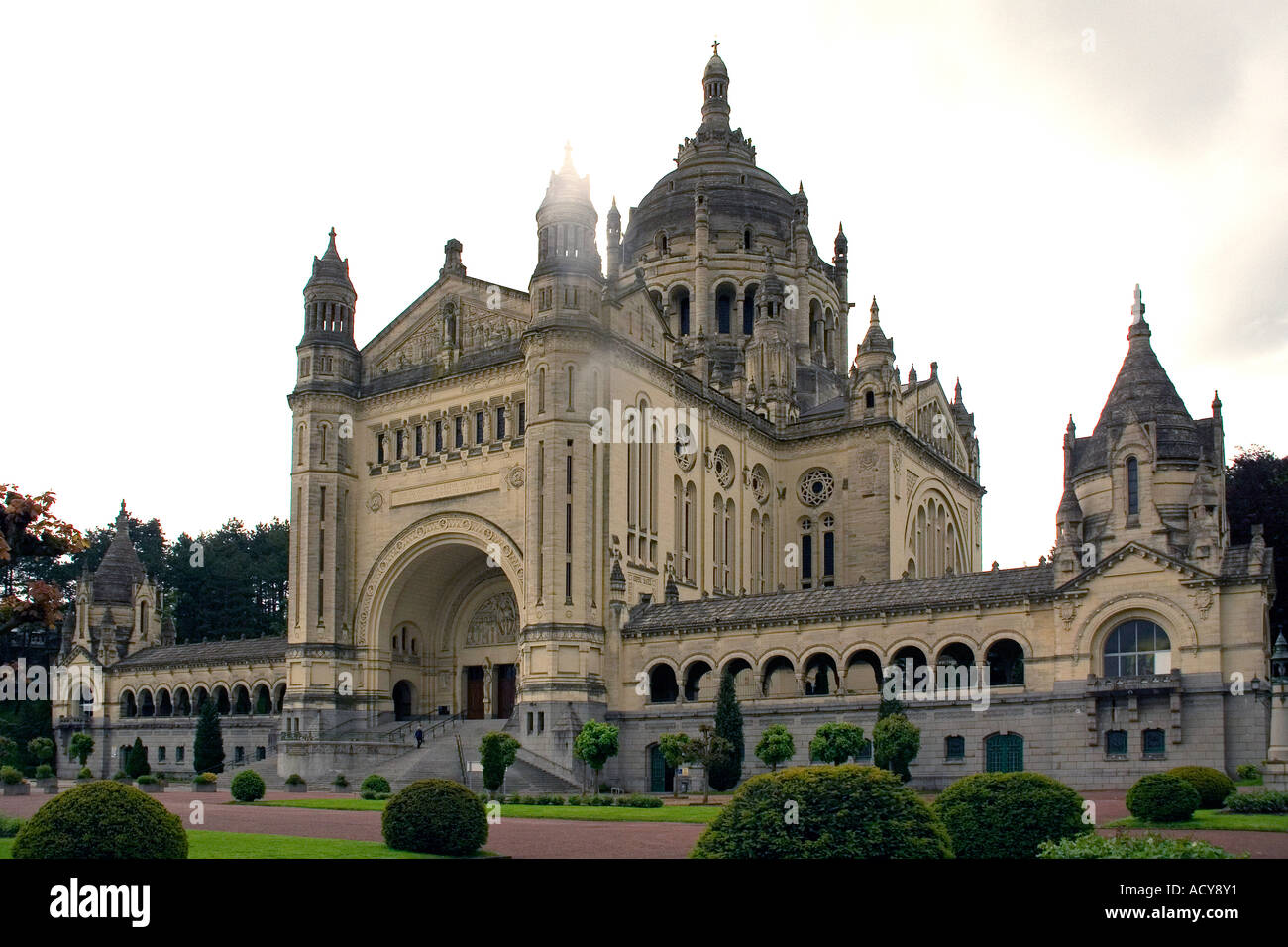 Basilica of saint therese hi-res stock photography and images - Alamy