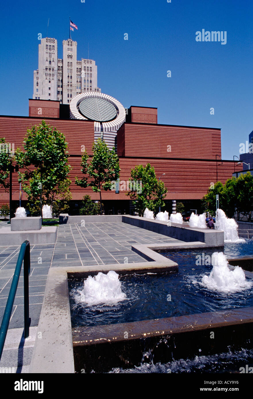 MOMA Museum of Modern Art with FOUNTAINS out front SAN FRANCISCO CALIFORNIA  USA Stock Photo - Alamy
