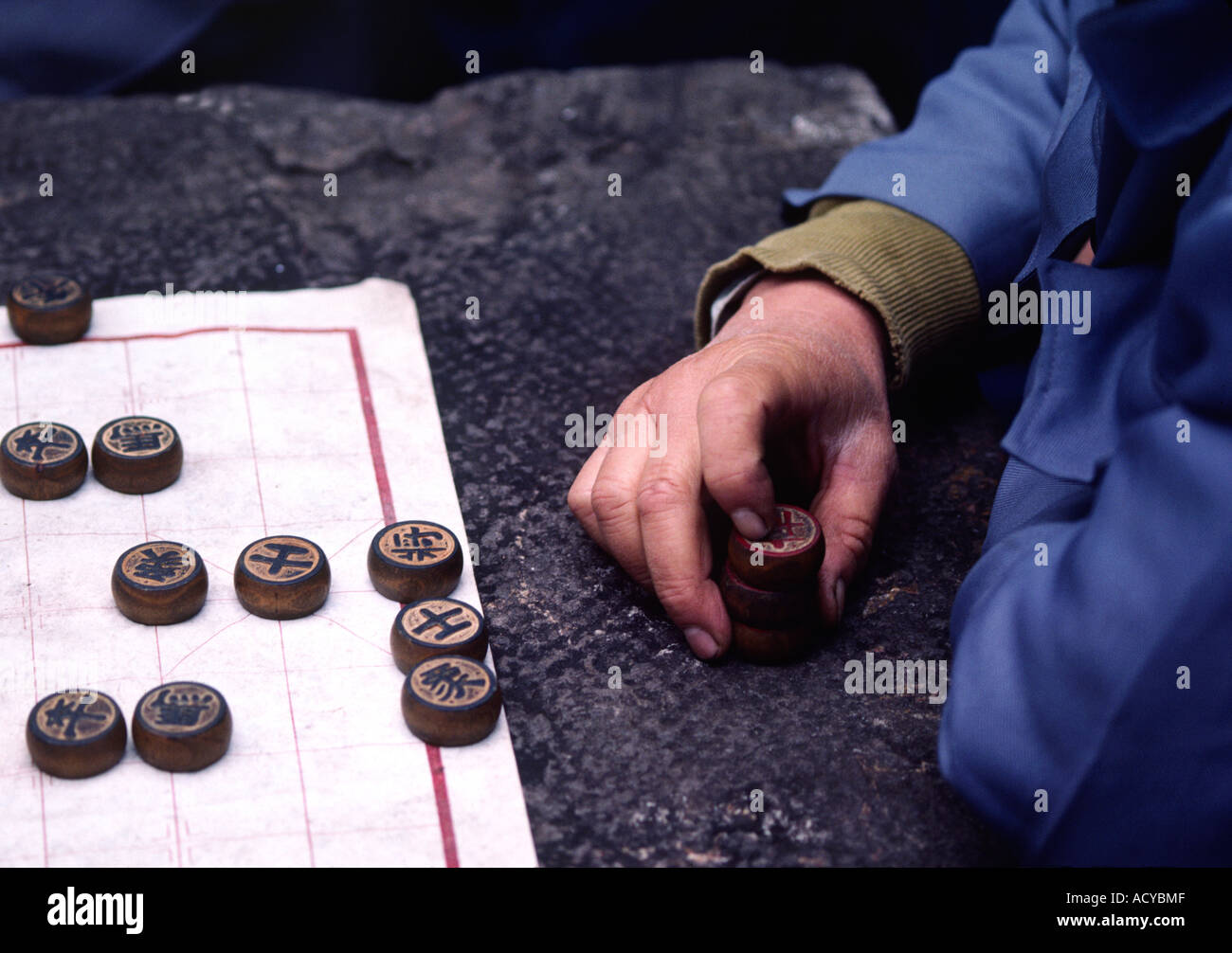 how to play chinese checkers hand game