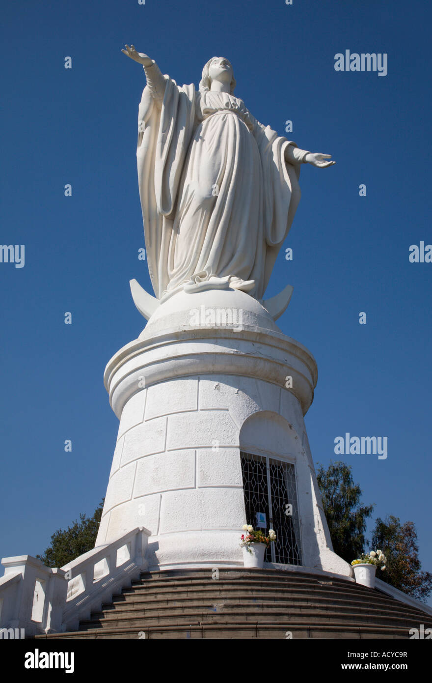 Statue of the Madonna, San Cristobal, Santiago, Chile Stock Photo Alamy