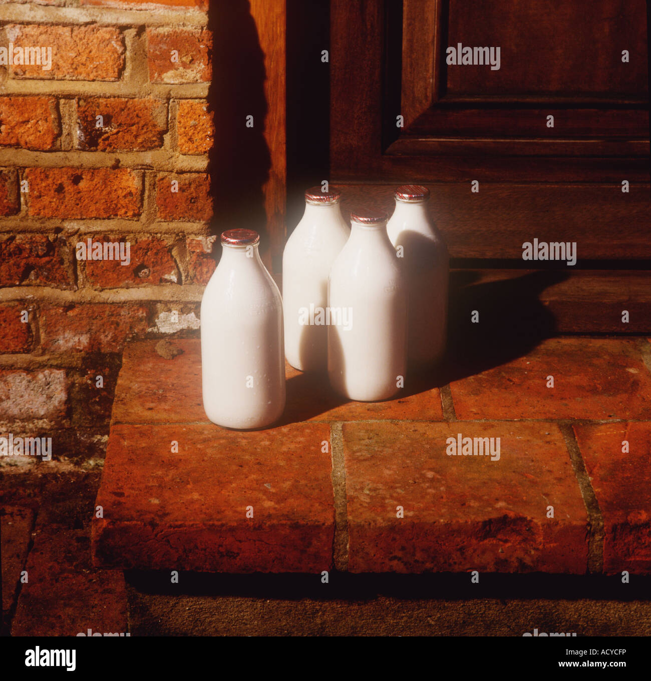 Milk bottles on doorstep hires stock photography and images Alamy