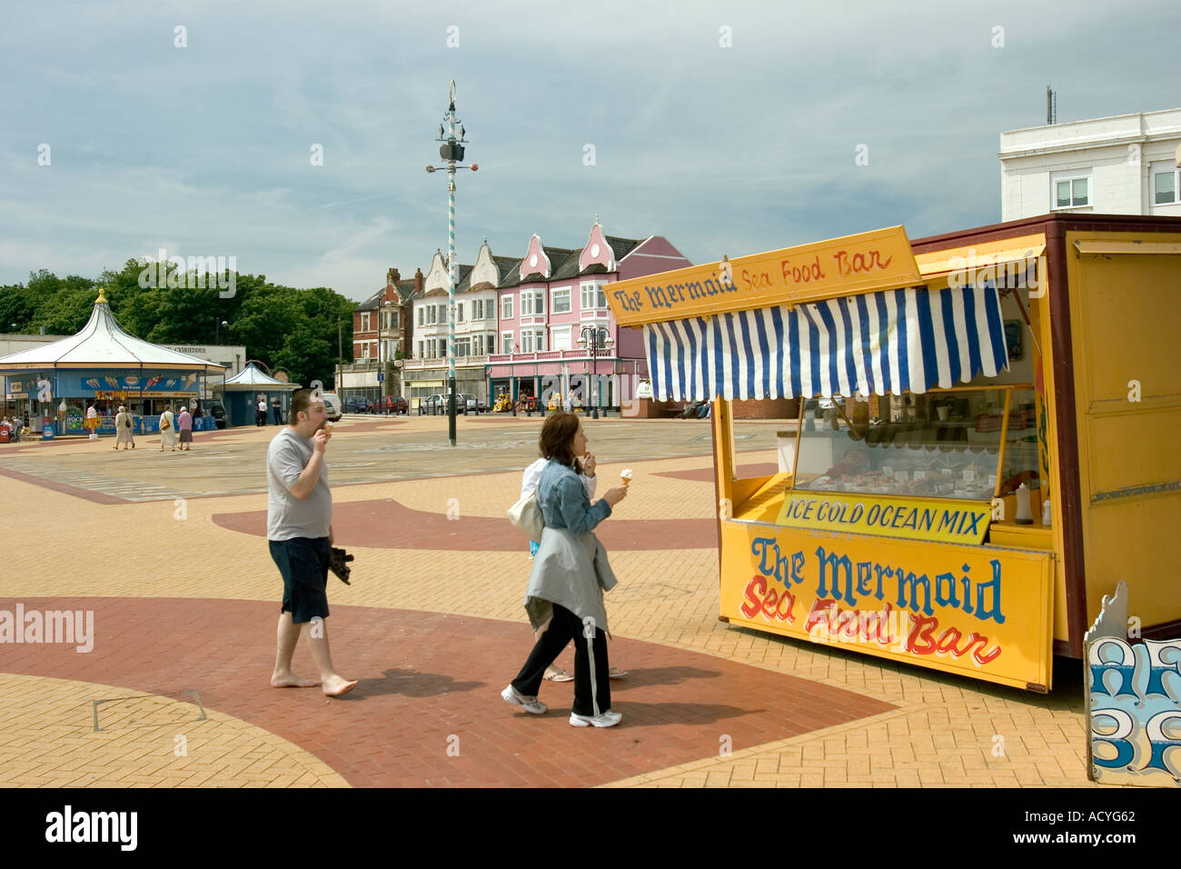 Wales Glamorgan Barry Island seafood stall on the promenade Stock Photo