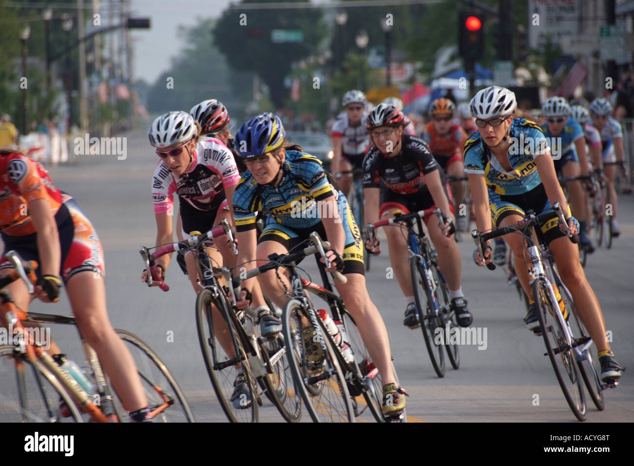 girls racing bikes