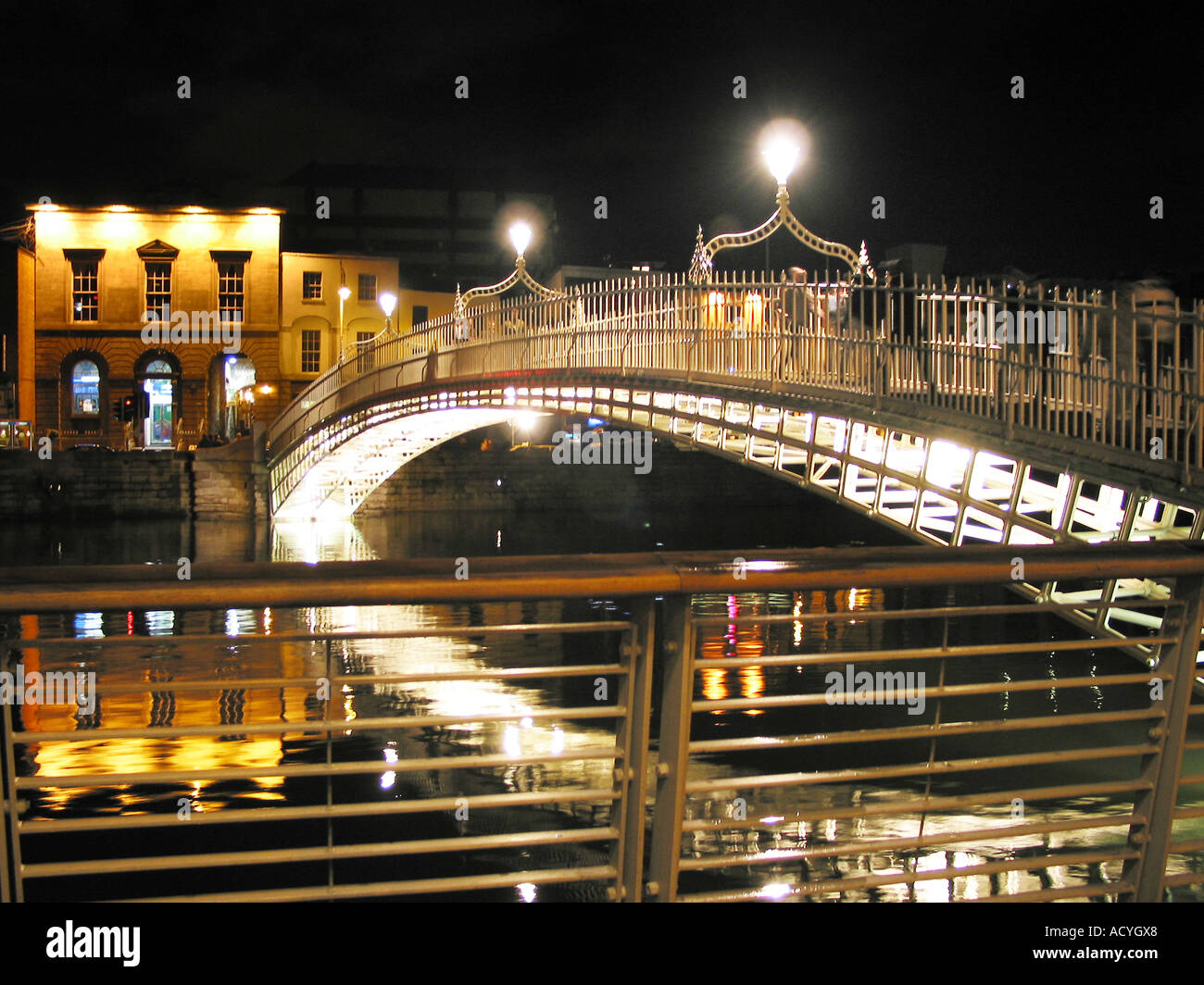 River liffey hapenny bridge dusk hi-res stock photography and images ...