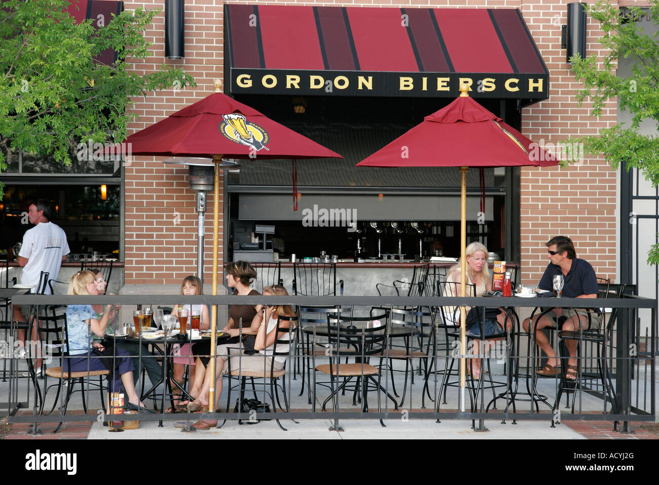 Virginia Beach,Town Center,centre,al fresco sidewalk outside outdoors