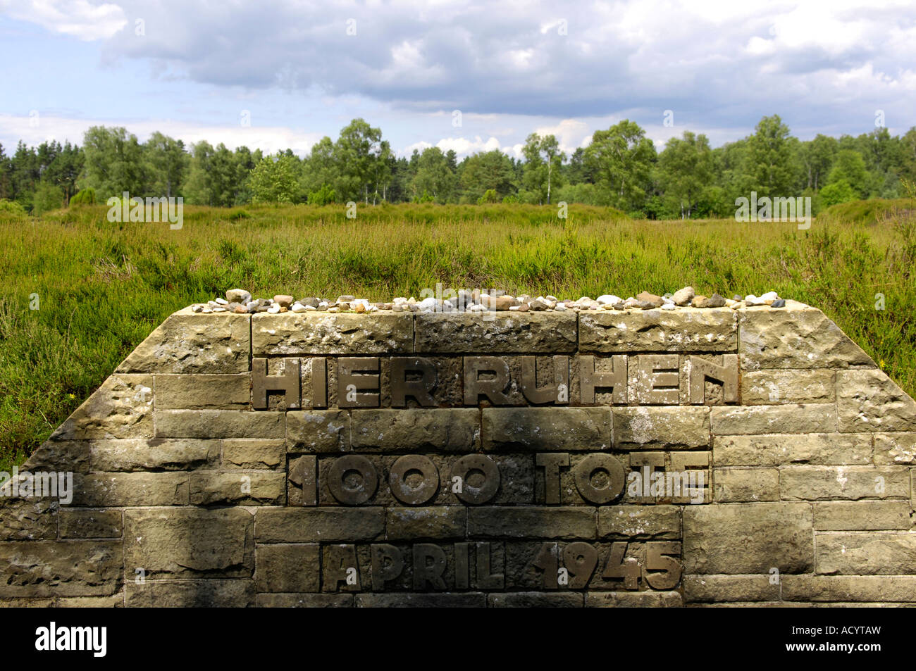 hier ruhen 800 toten here lies dead horizontal bergen belsen lower ...