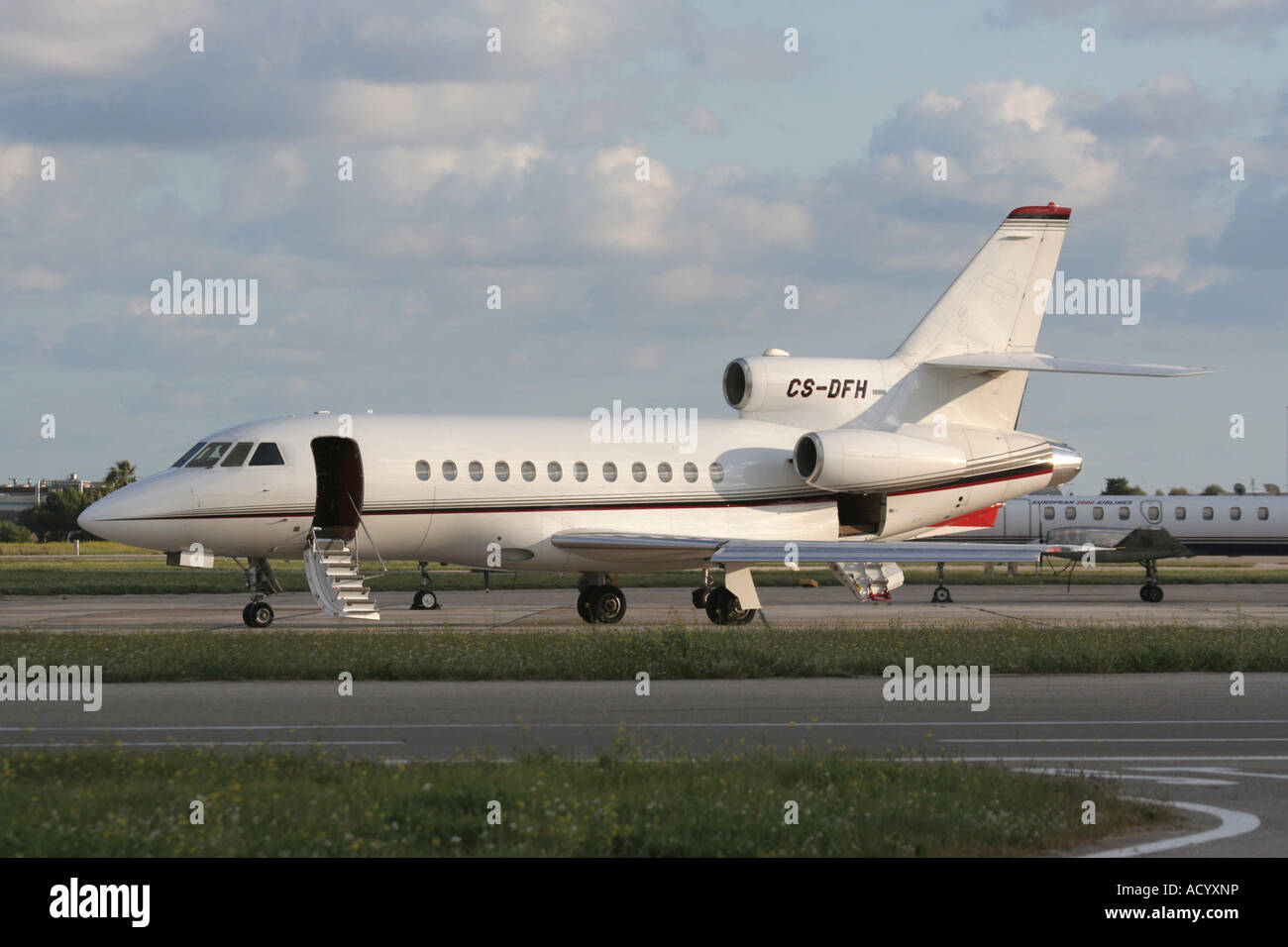 Dassault Falcon 900 private business jet aircraft belonging to NetJets Europe Stock Photo