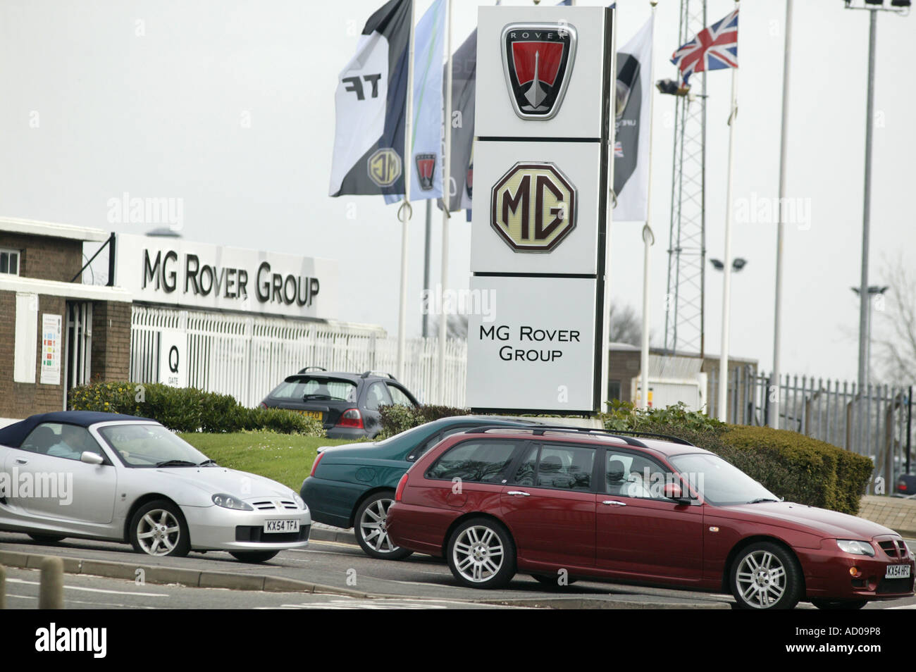 Employees of MG Rover driving out of the exit to the factory in Longbridge Birmingham UK 1 May 2004 Stock Photo