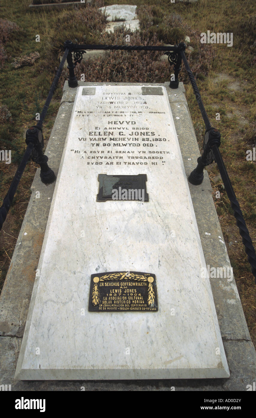 Grave of leader of Welsh settlers Lewis Jones and his wife Ellen Jones in the Moriah Chapel / Capilla Moriah cemetery, near Trelew, Argentina Stock Photo