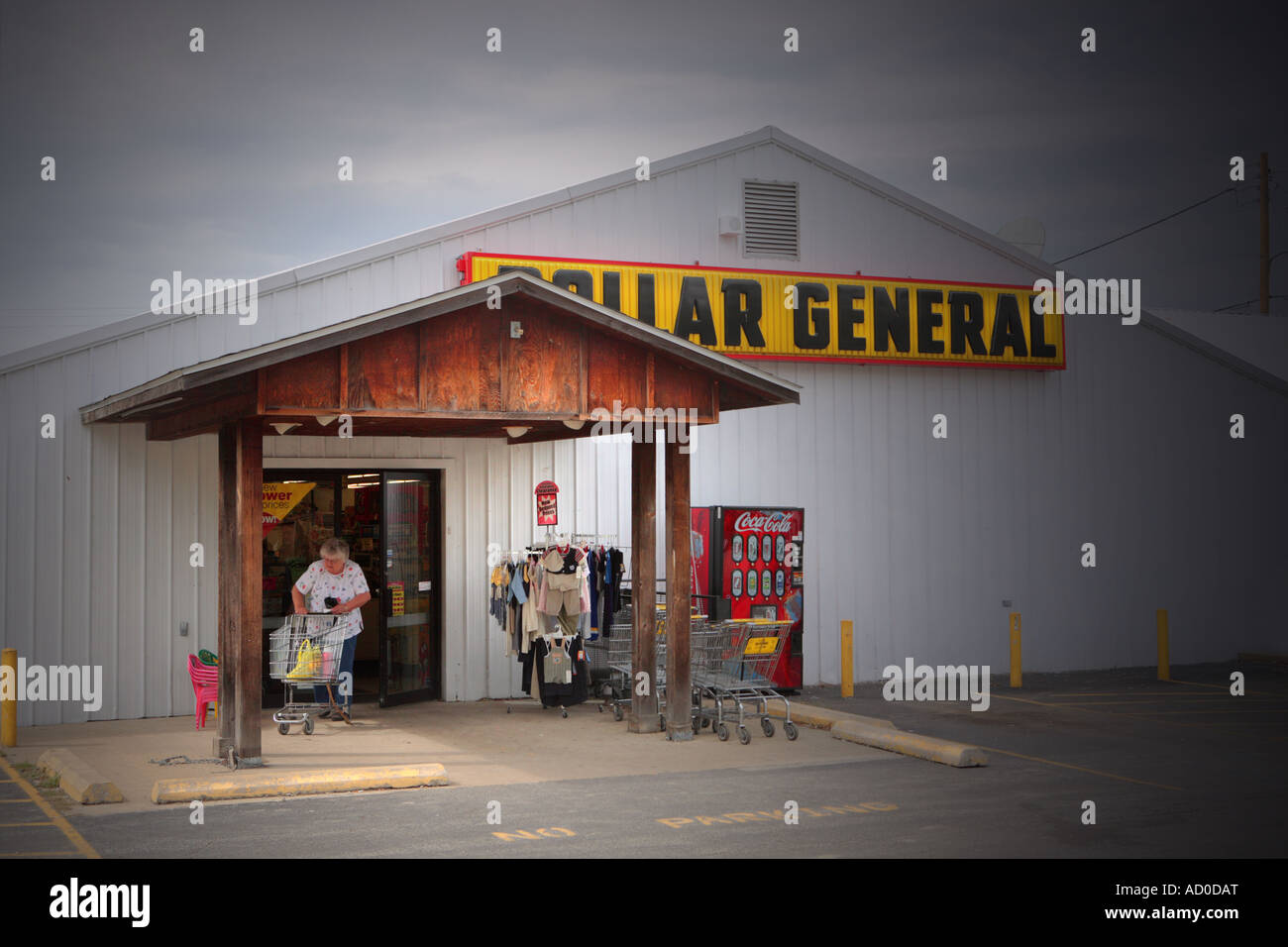 dollar general store route 66 illinois Stock Photo Alamy