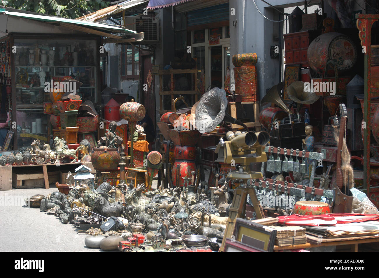 Shanghai antique curio shop hires stock photography and images Alamy