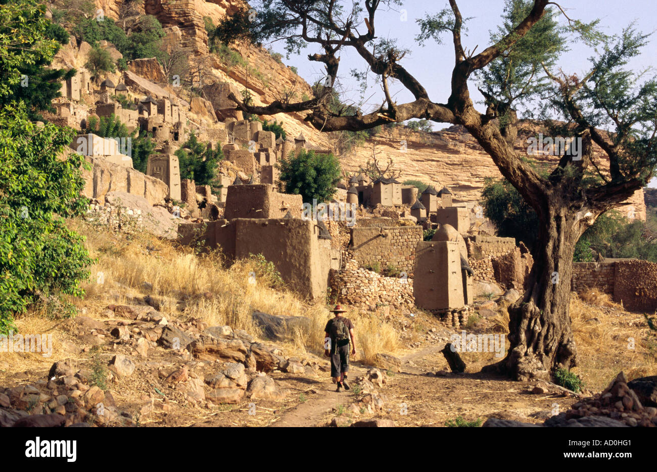 Dogon trekking - Pays Dogon, MALI Stock Photo - Alamy