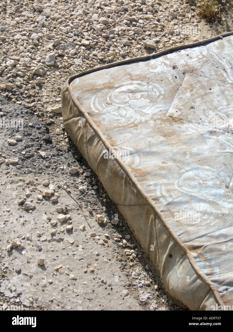 old mattress abandoned Stock Photo - Alamy