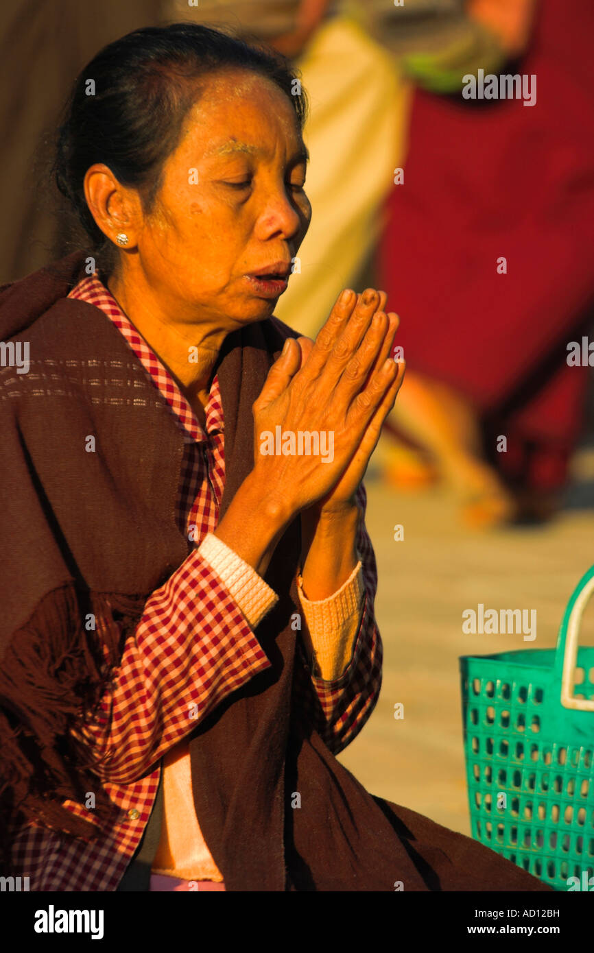Myanmar, Bagan, Old Bagan, Ananda Pahto (Temple) Ananda festival, Lady praying Stock Photo