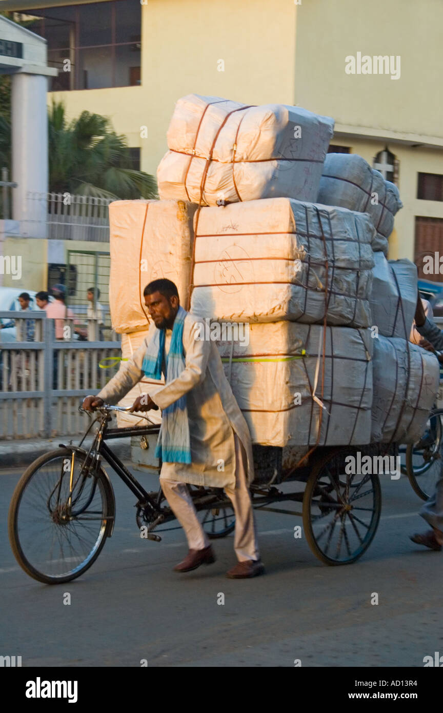Overloaded rickshaw hi-res stock photography and images - Alamy