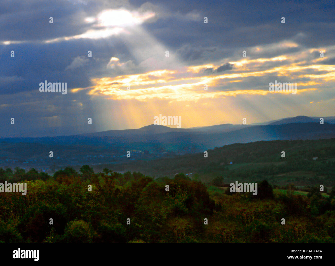 Beautiful sun rays hi-res stock photography and images - Alamy