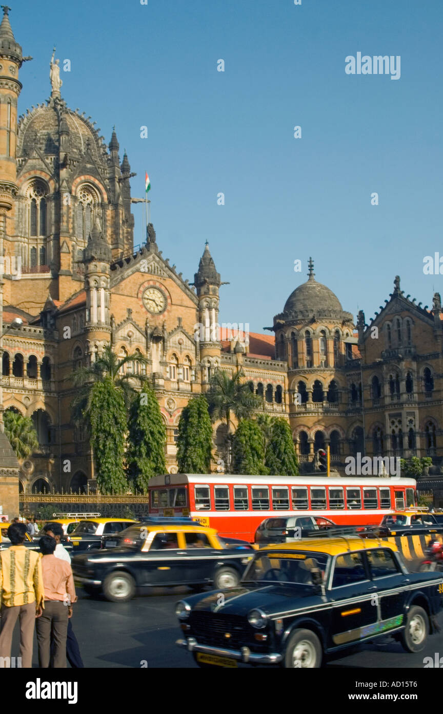 Vertical wide angle of traffic and people outside Victoria Terminus 'Chhatrapati Shivaji Terminus' in the centre of Mumbai. Stock Photo