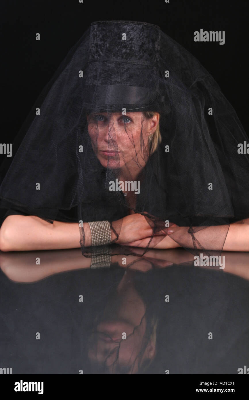 Top hat with veil hires stock photography and images Alamy