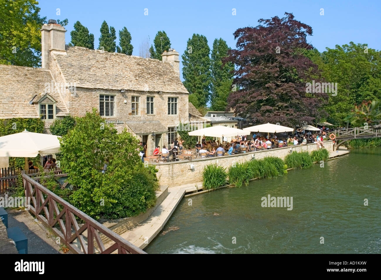 The Trout Inn, on the Thames at Wolvercote, near Oxford, Oxfordshire Stock Photo