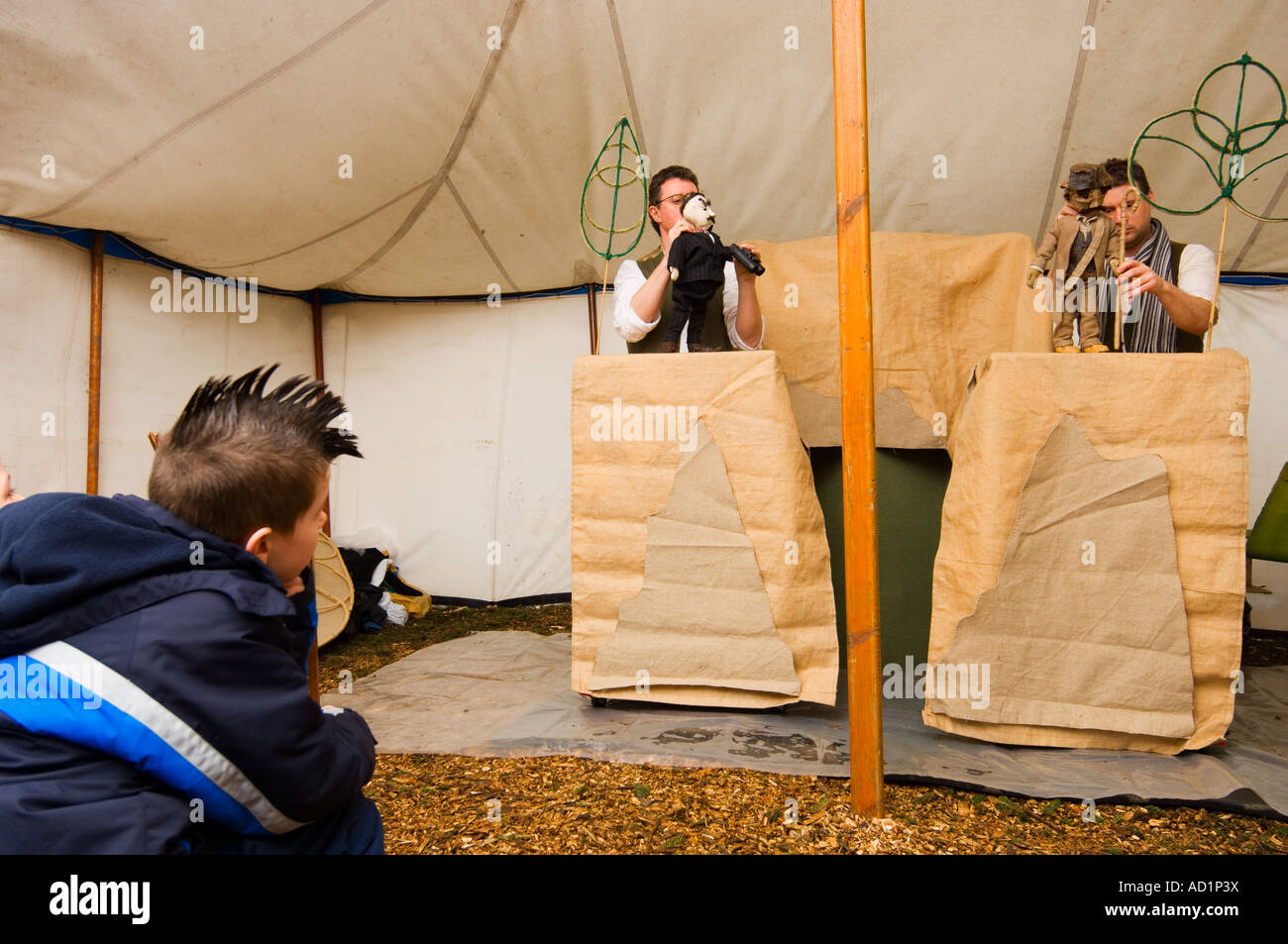 Richard Medrington's Puppet State Theatre performing 'The Man who