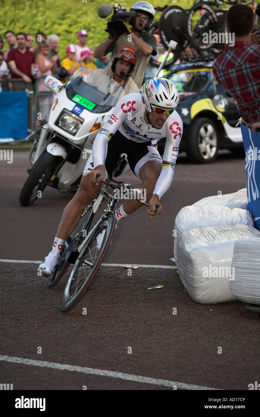 Fabian Cancellara Team CSC Tour de France 2007 London wearing rainbow  jersey of world time trial champion Stock Photo - Alamy