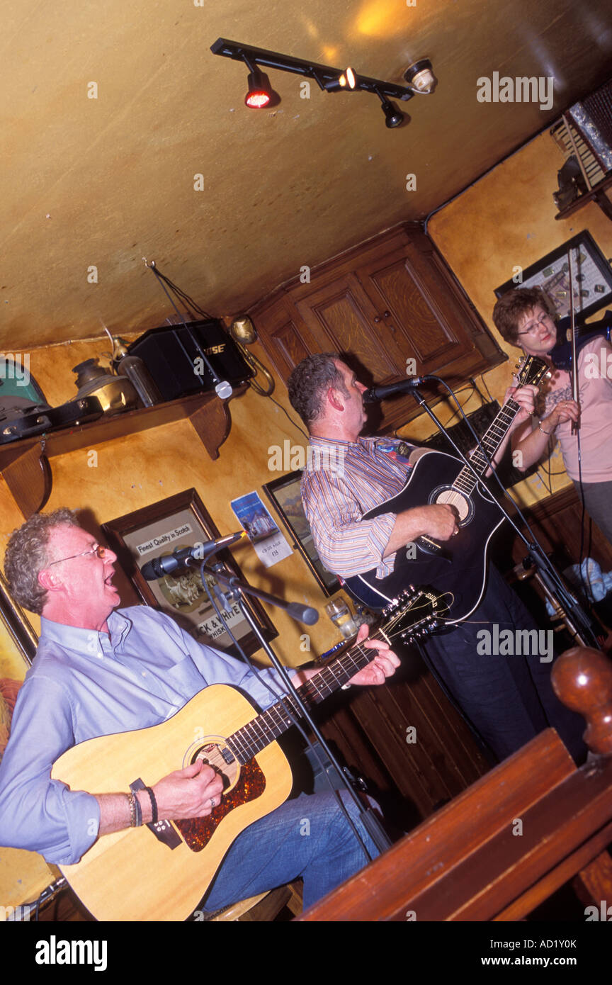 Traditional irish pub interior hi-res stock photography and images - Alamy