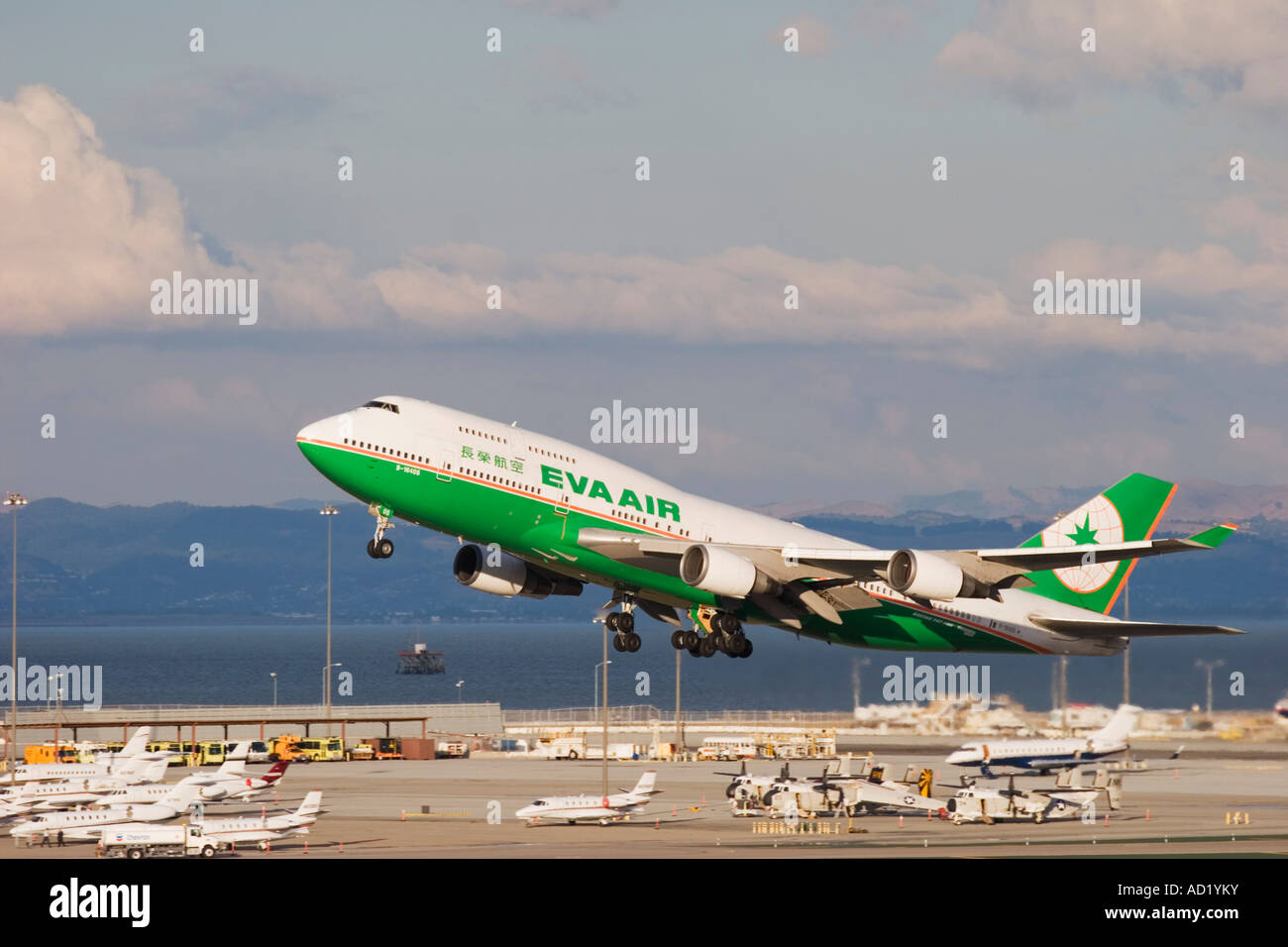 Evergreen airline boeing 747 hi-res stock photography and images