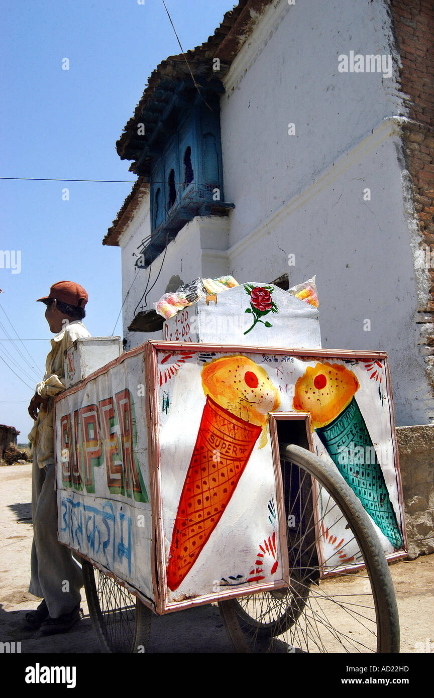 ASB73172 A boy sell cheap ice creams at Ponnari village Tamshi Mandal district Adilabad Andhra Pradesh India Stock Photo