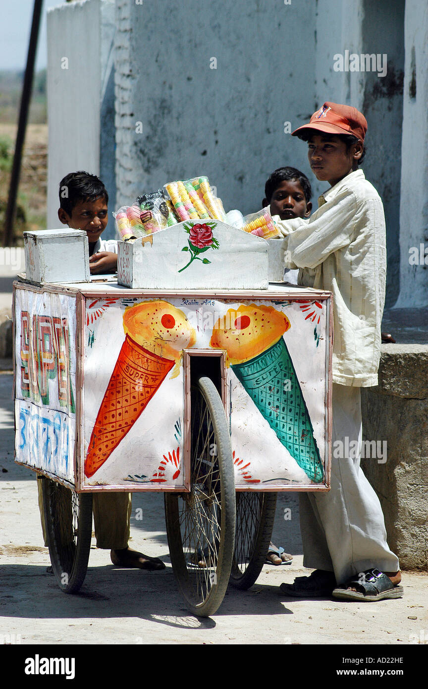 ASB73173 A boy selling cheap ice creams at Ponnari village Tamshi Mandal district Adilabad Andhra Pradesh India Stock Photo