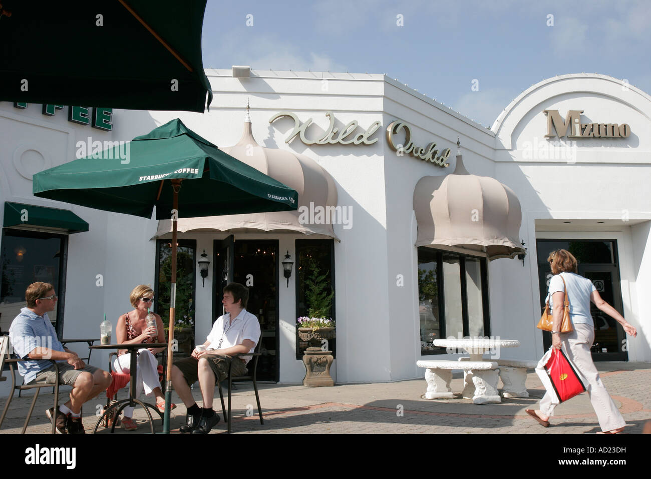Virginia Beach Laskin Road La Promenade Shoppes cafe Starbucks
