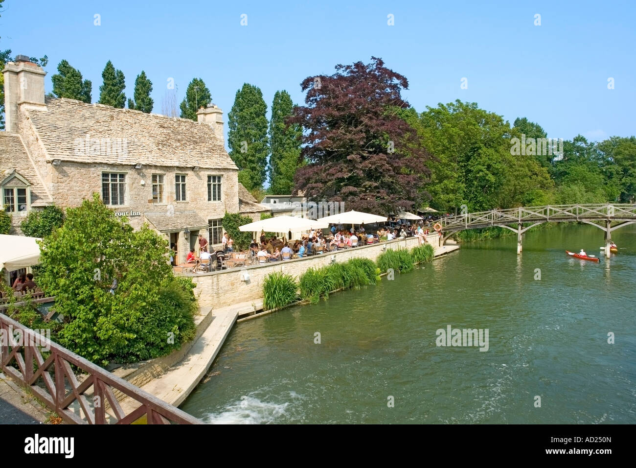 The Trout Inn, on the Thames at Wolvercote, near Oxford, Oxfordshire Stock Photo