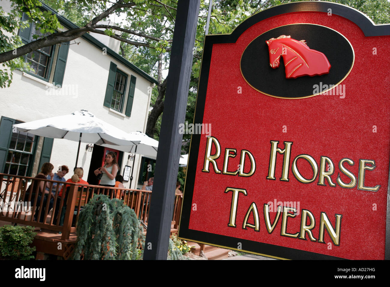 Virginia Middleburg Washington Street Red Horse Tavern table umbrella