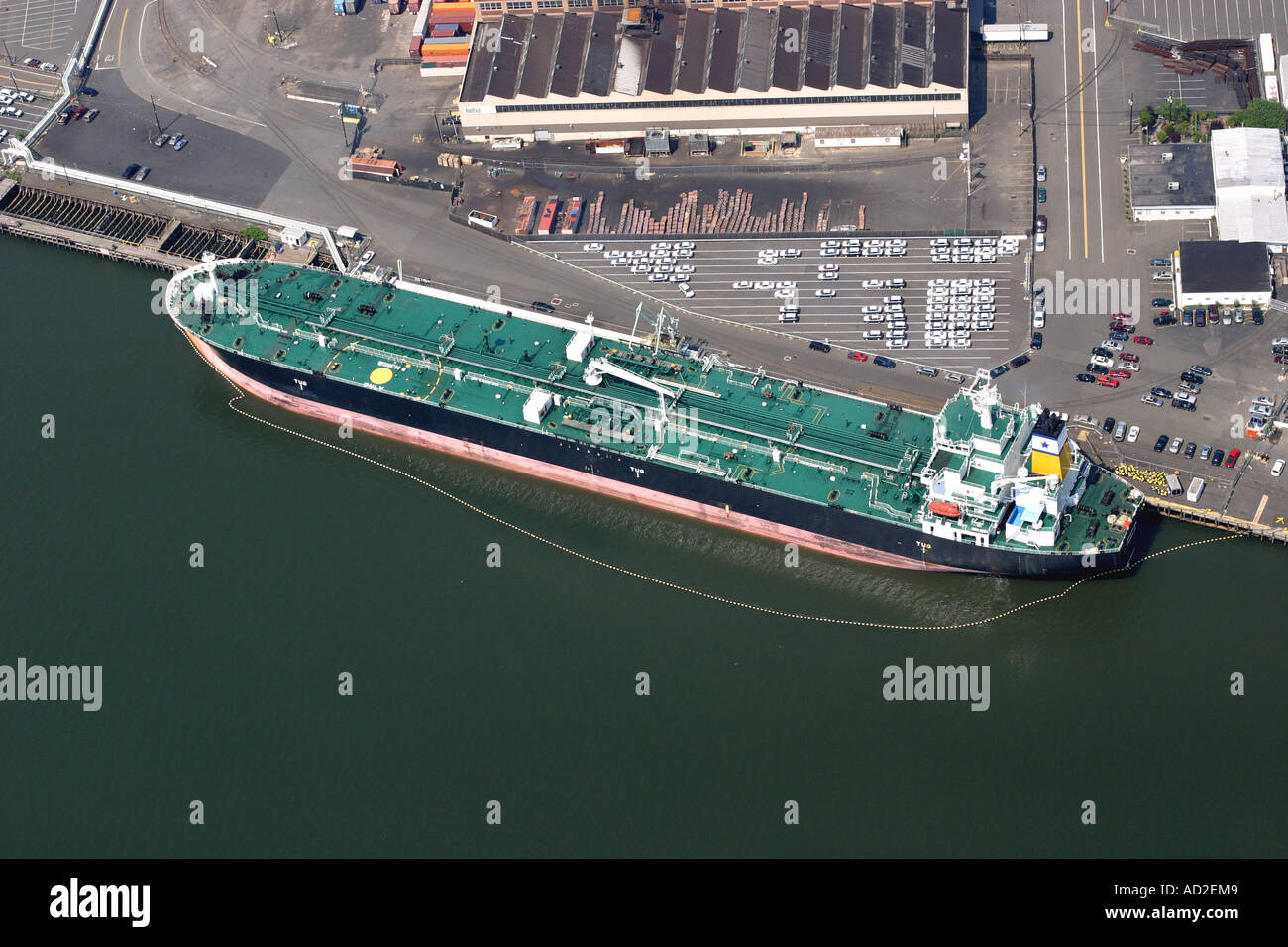 Aerial view of ship docked at port of newark hi-res stock photography ...