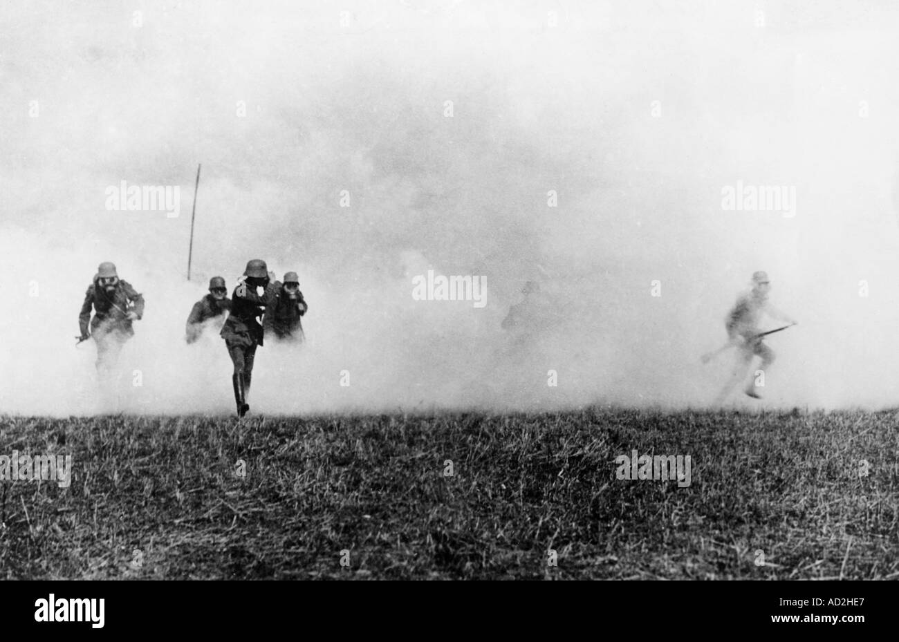 WWI Wearing masks German troops attack through swirling clouds of gas on the Flanders Front September 1917 Stock Photo