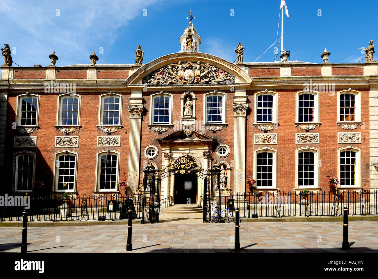 worcester-guildhall-hi-res-stock-photography-and-images-alamy